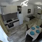 Apartment 911